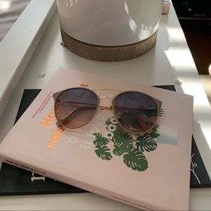 nude/ light pink jessica simpson sunglasses